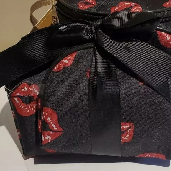 Betty Boop Makeup Bag 3 Pieces Set - Picture 3 of 8